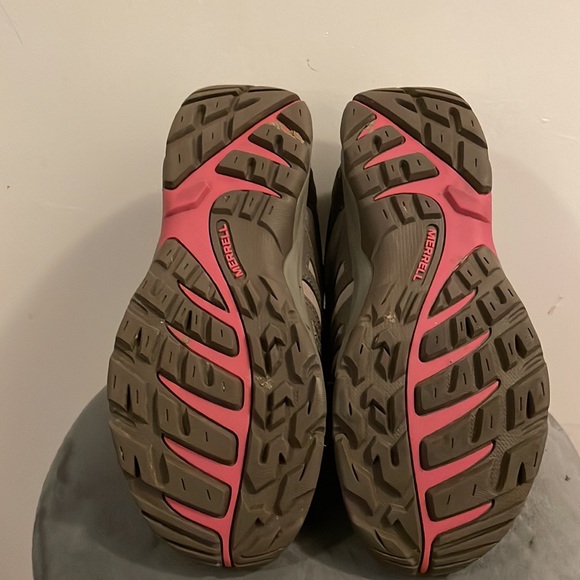 Merrell hiking boots, women’s size 6.5, excellent condition only worn once - Picture 3 of 3